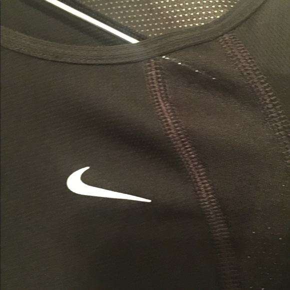 Nike black and white shirt - Picture 2 of 2